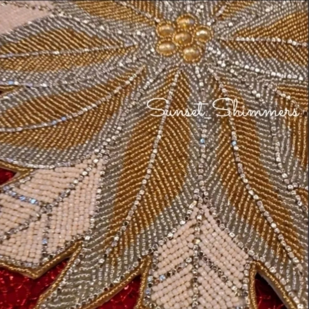 x4 Nicole Miller White Gold Silver POINSETTIA Sparkly Beaded Placemats Chargers